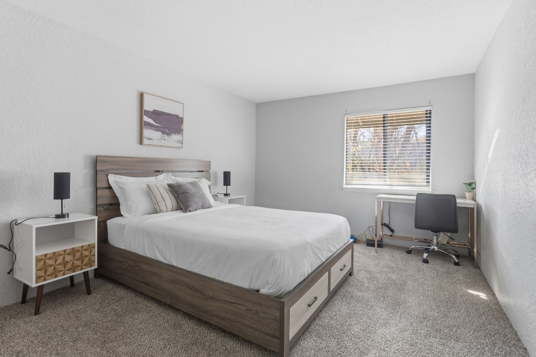 Hillcrest 8330F · Unit 1/1
