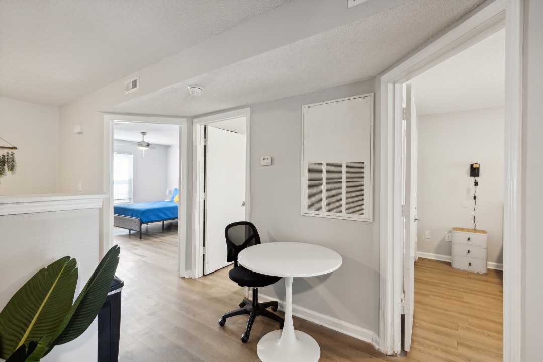 Carlson Bay, 3504-103, · Unit 2/2