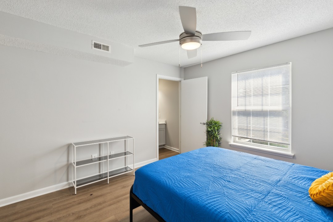 Carlson Bay, 3504-103, · Unit 2/2