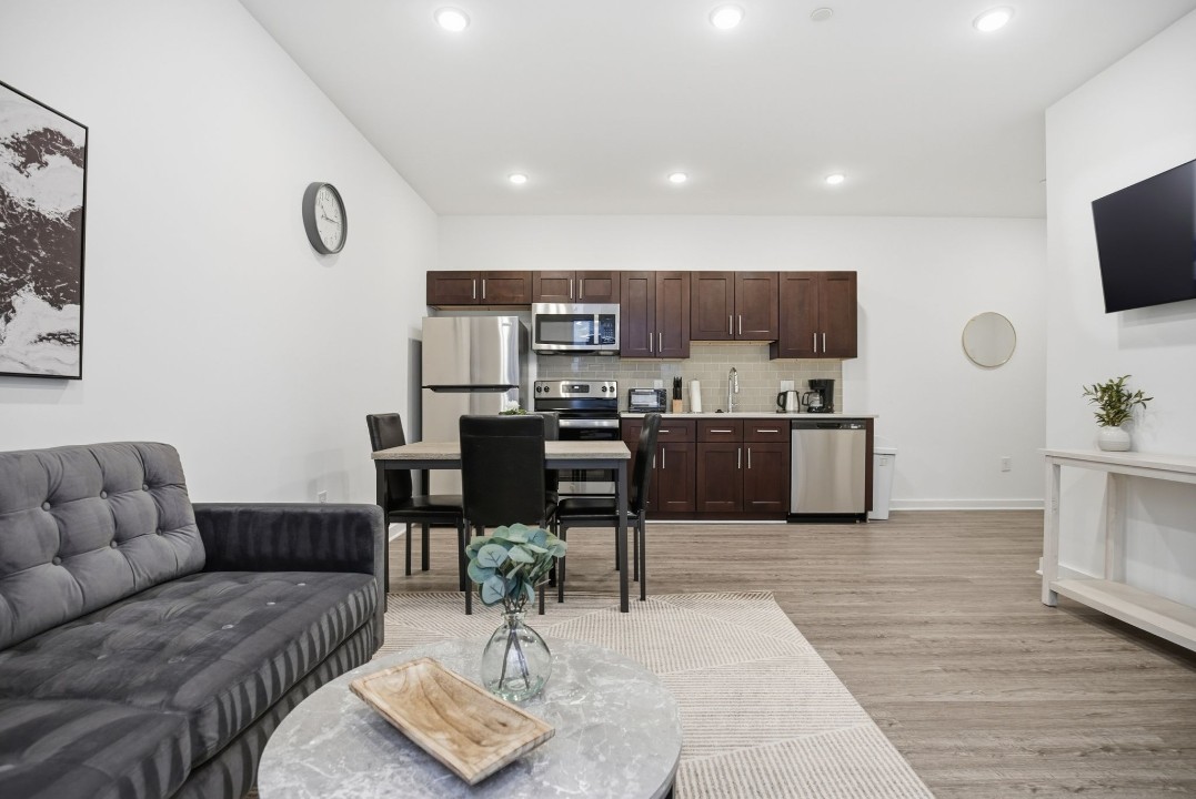 Fairmount Square 1528-3G · Unit 1/1