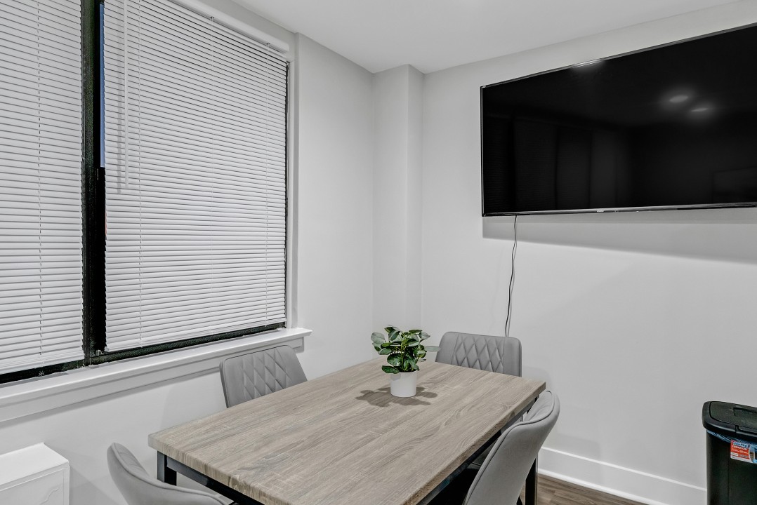 Avenue · Unit A821 2Br