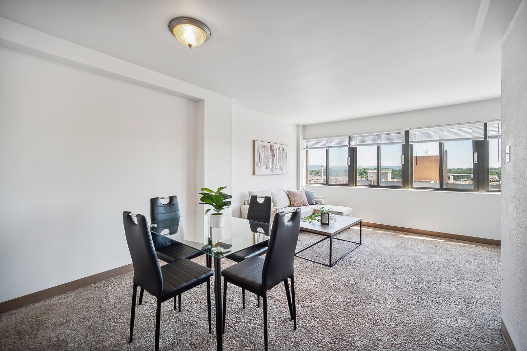 Pa Place 1111, 1br