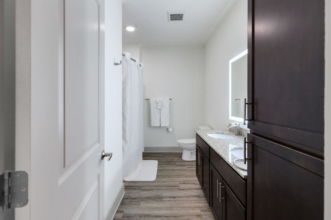 Overlook at Farragut 2302, · Unit 2/2