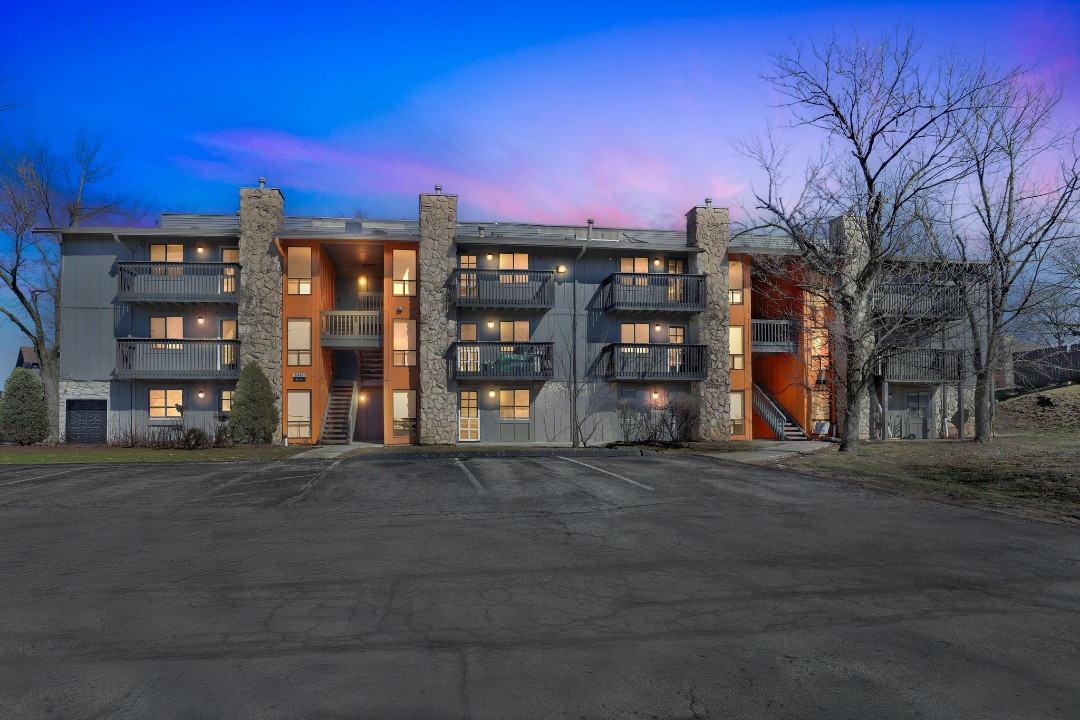 Hillcrest 5403F · Unit 2/1