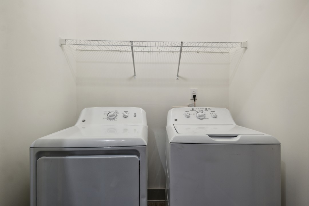 Overlook at Farragut 3305, · Unit 2/2
