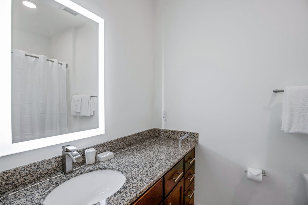 Overlook at Farragut 6301, · Unit 2/2