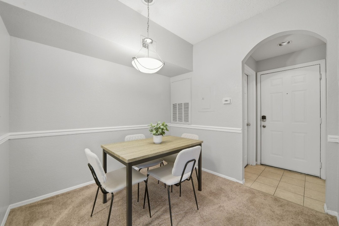 Avenue · Unit at Winter Springs 21-307 2/2