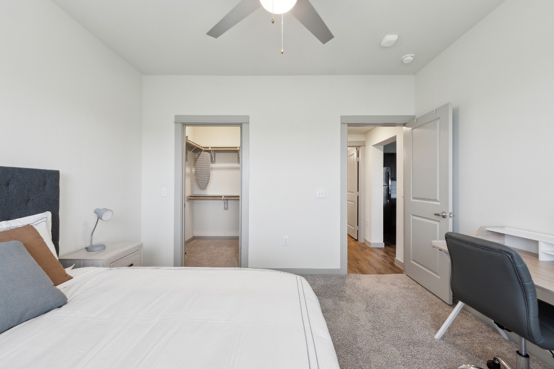Chisholm Trace · Unit 734 1/1