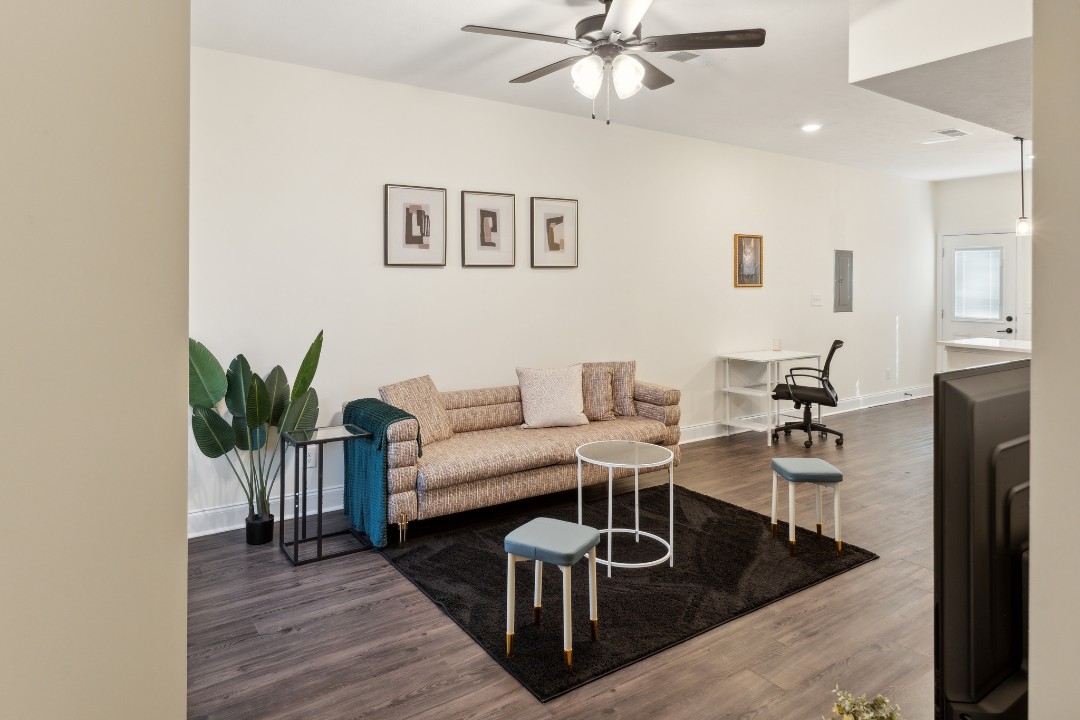 2 Bedrooms · Signature layout