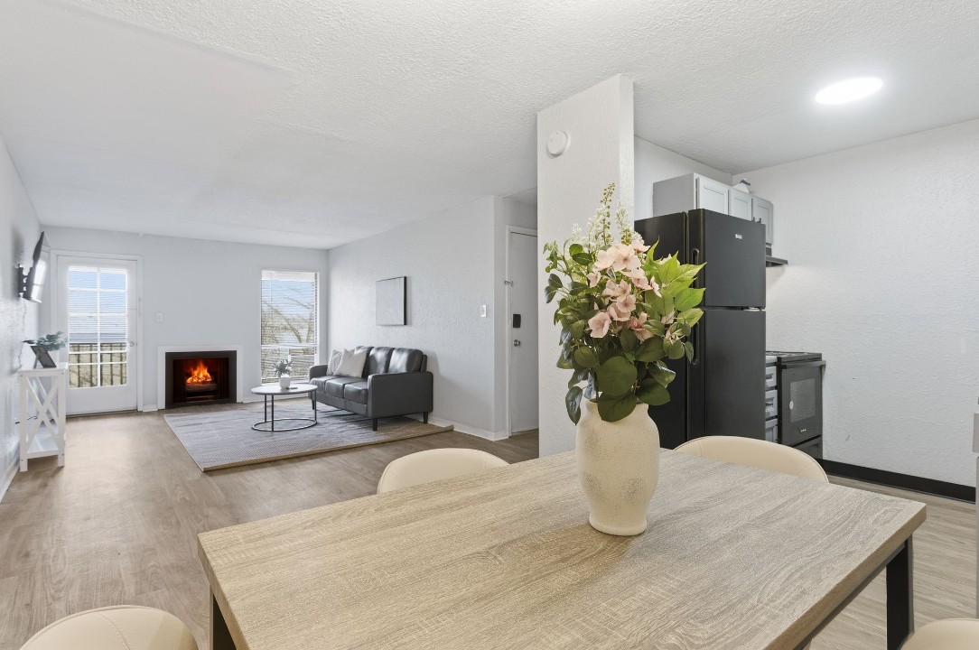 Hillcrest 5704F · Unit 1/1