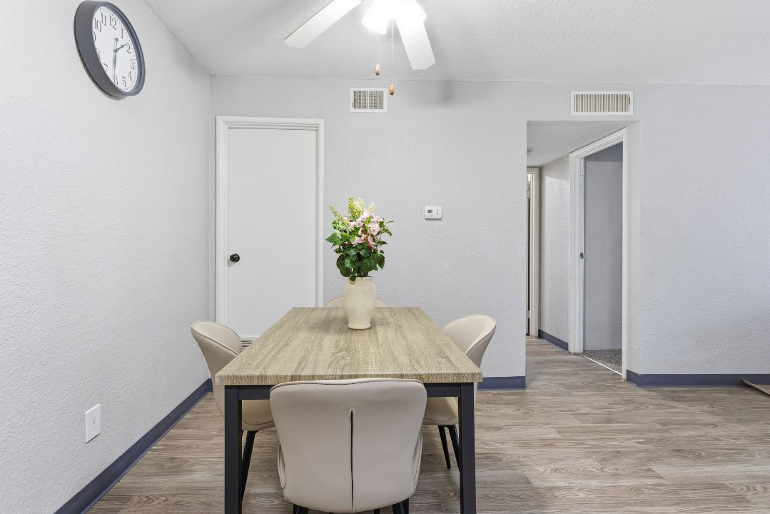Hillcrest 8330F · Unit 1/1