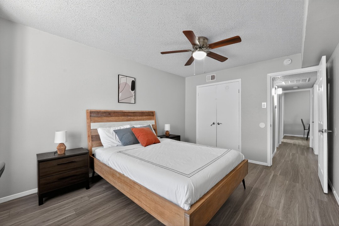 2 Bedrooms · Signature layout