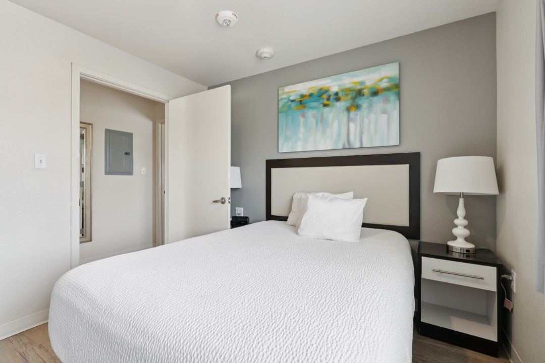 Simplicity At the Rim · Unit 1202  3/2