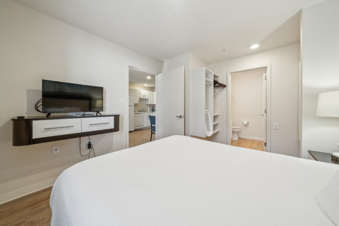 Simplicity At the Rim · Unit 1303  1/1