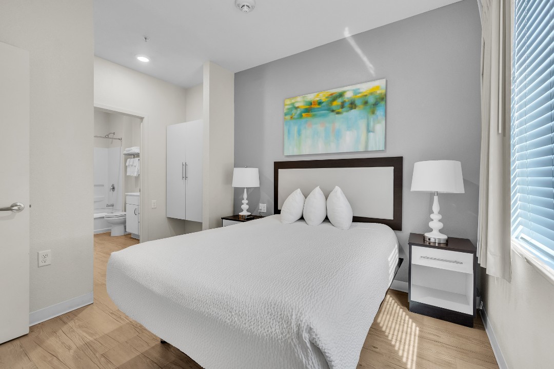 2 Bedrooms · Signature layout