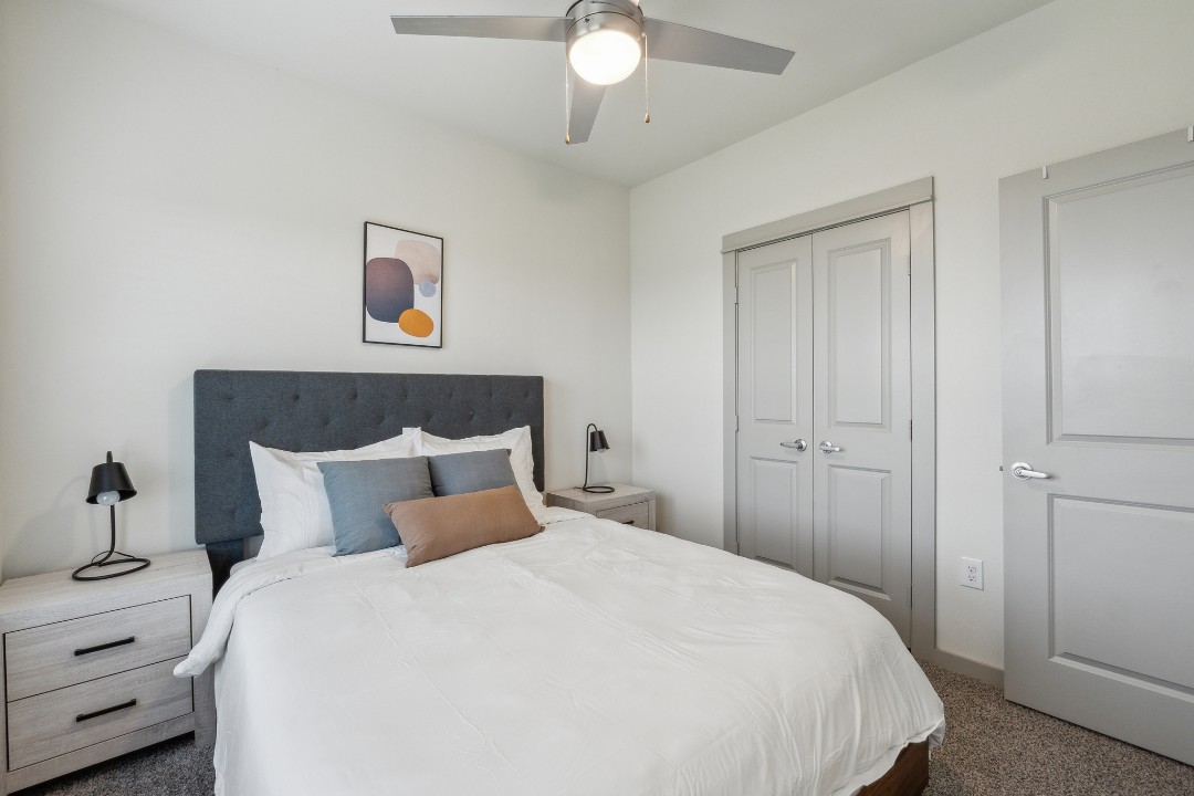 Chisholm Trace · Unit 1022 2/2