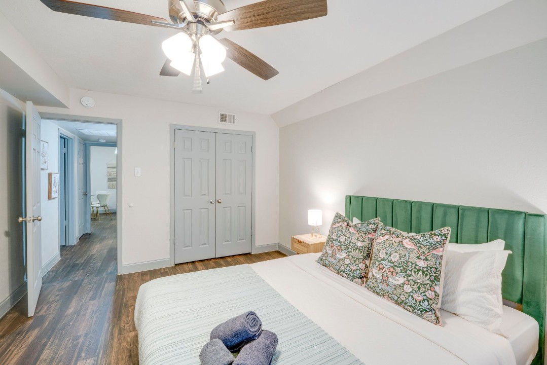 2 Bedrooms · Signature layout