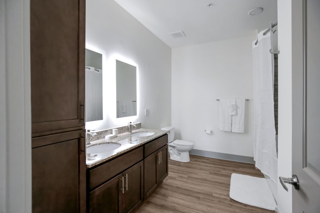 Overlook at Farragut 6301, · Unit 2/2