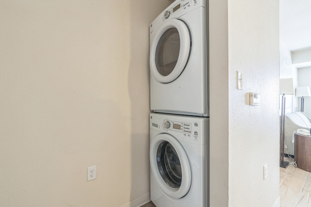 Simplicity At the Rim · Unit 1202  3/2