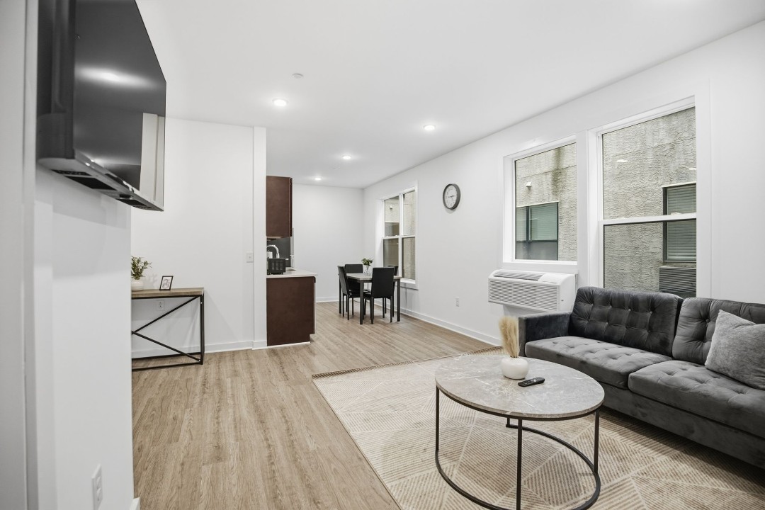 Fairmount Square 1528- 2C · Unit 1/1
