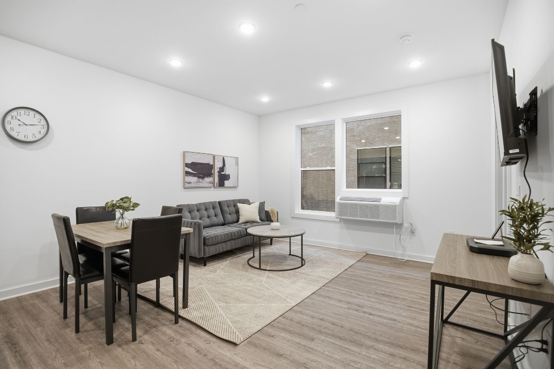 Fairmount Square 1528-2D · Unit 1/1