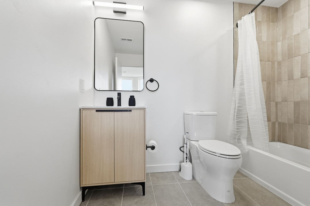 Carriage House C307 · Unit 1/1