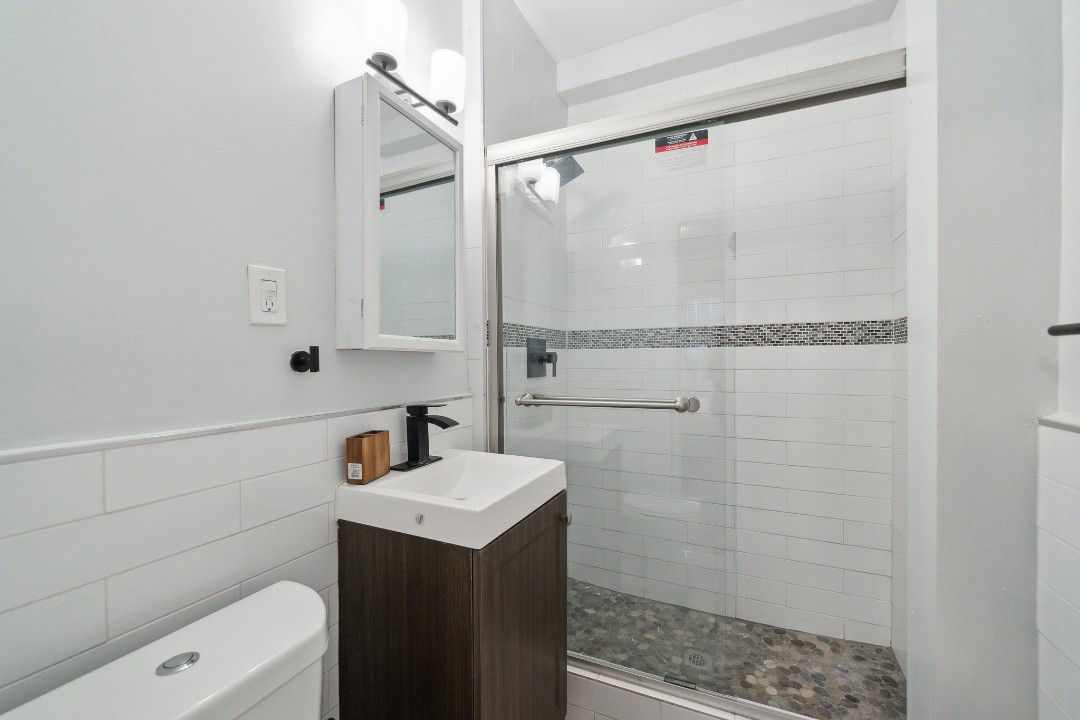 Fairfax Apartments · Unit 425