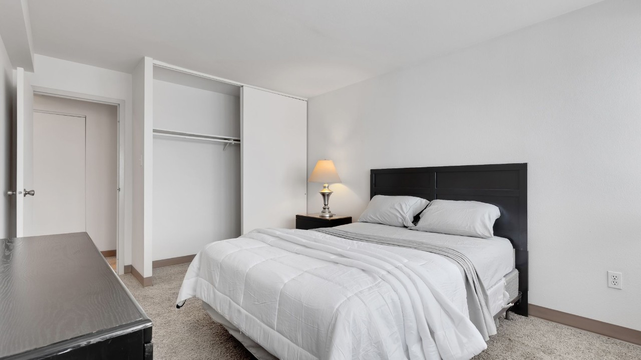 Pa Place 1203, 1br
