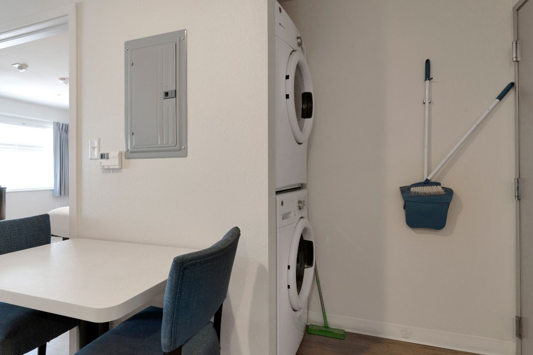 Simplicity At the Rim · Unit 1305 1/1
