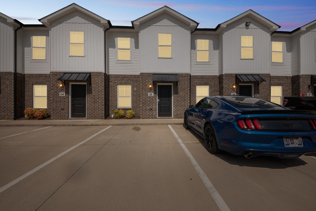 Arte Luxury townhomes O5 2/2.5