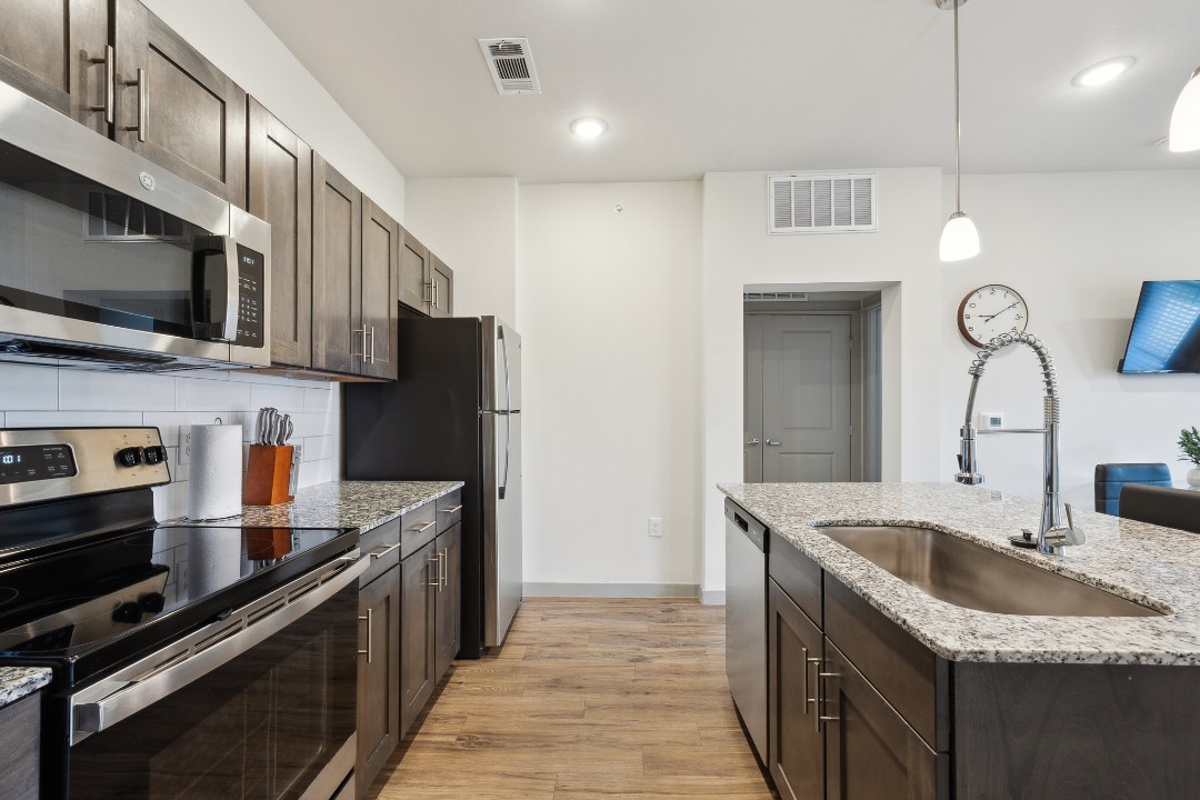 Chisholm Trace · Unit 933 1/1