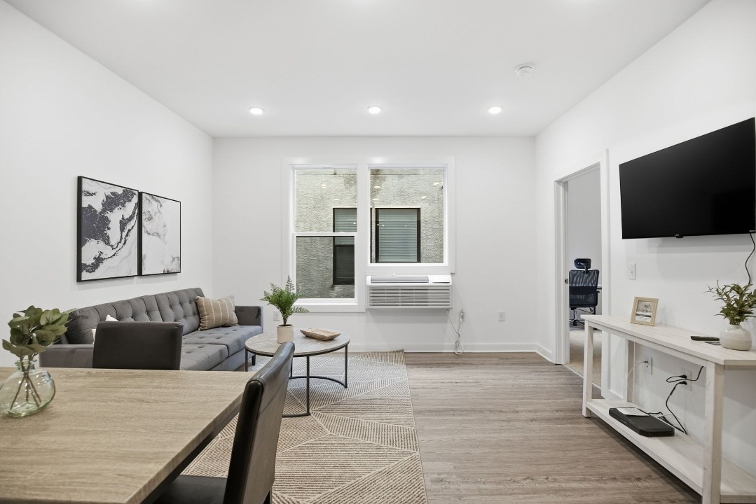 Fairmount Square 1528-3D · Unit 1/1