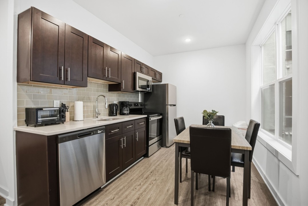 Fairmount Square 1528- 2C · Unit 1/1