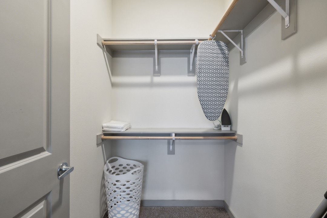 Chisholm Trace · Unit 933 1/1