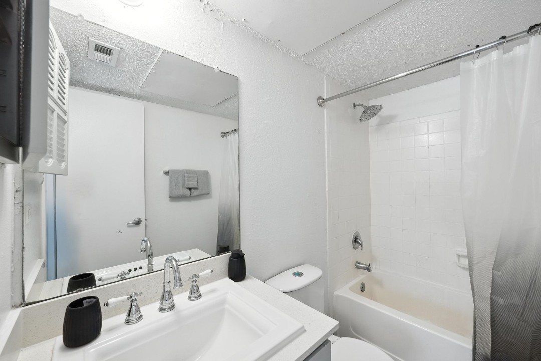 Mueller Flats · Unit 314 1/1
