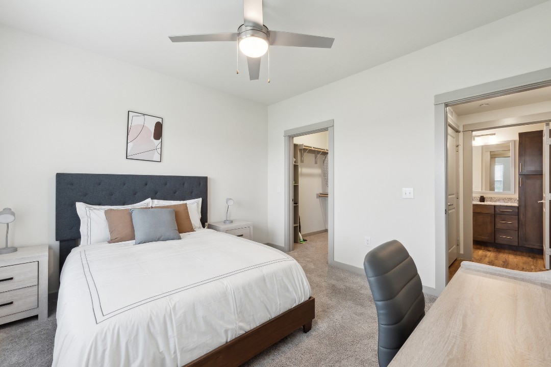 Chisholm Trace · Unit 734 1/1