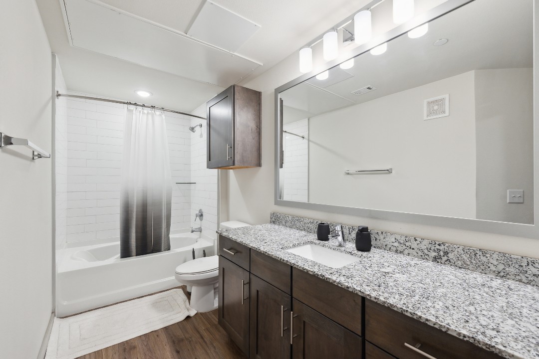 Chisholm Trace · Unit 222 2/2
