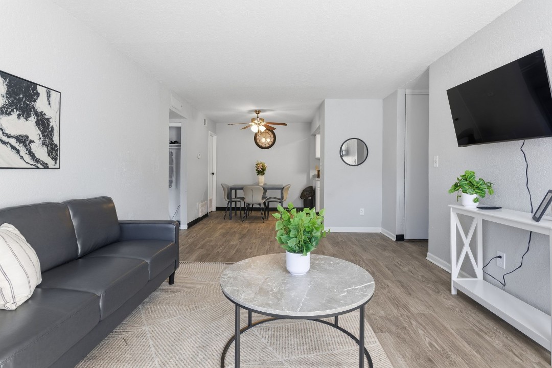Hillcrest 8312A · Unit 1/1