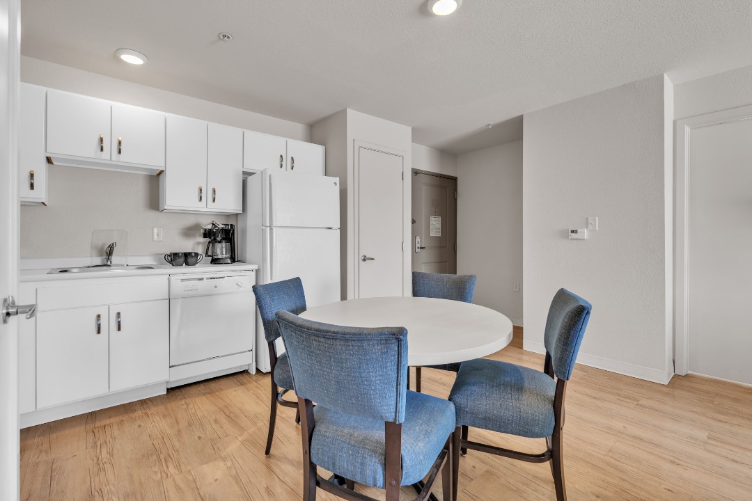 Simplicity At the Rim · Unit 1402 3/2