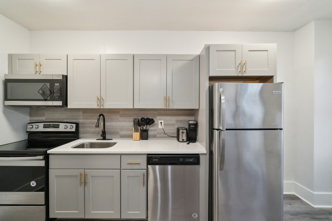 Fairfax Apartments · Unit 425