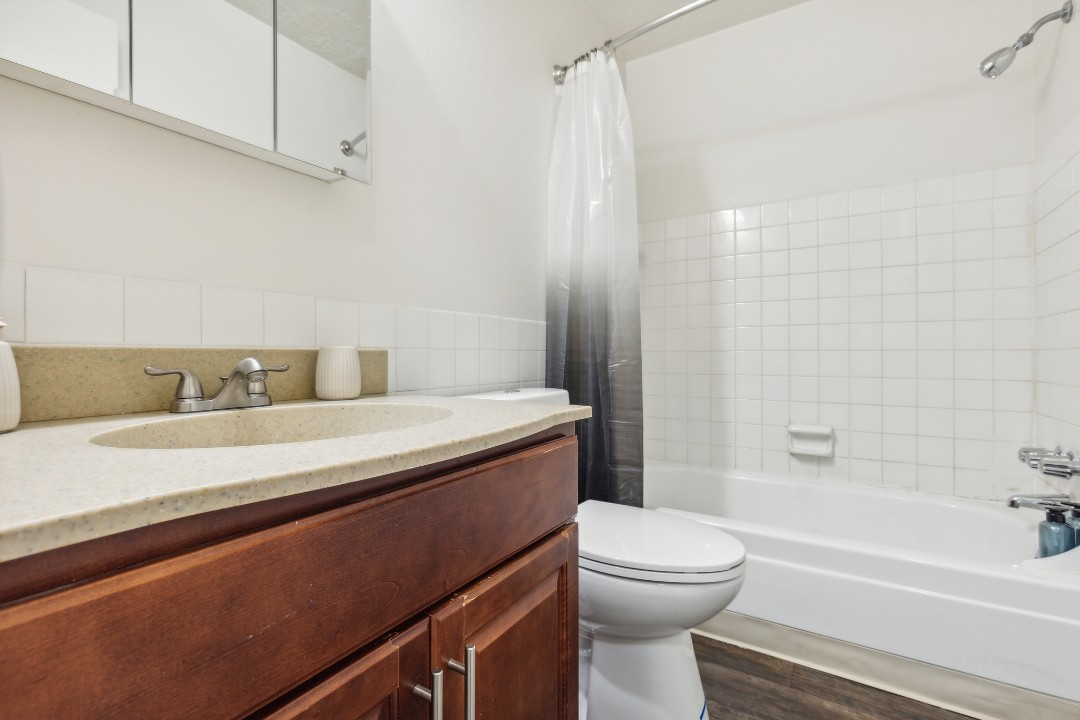 Midtown Towers 3402, · Unit 1/1