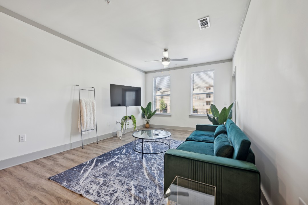 Overlook at Farragut 2205, · Unit 2/2
