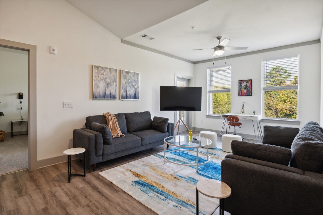 2 Bedrooms · Signature layout