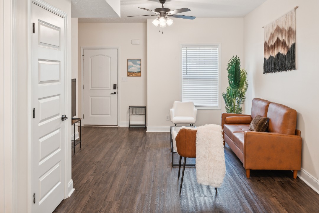 2 Bedrooms · Signature layout