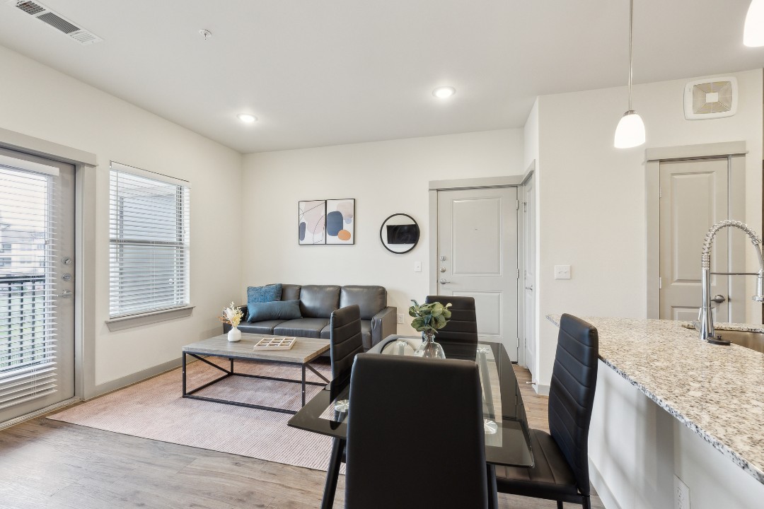 Chisholm Trace · Unit 933 1/1