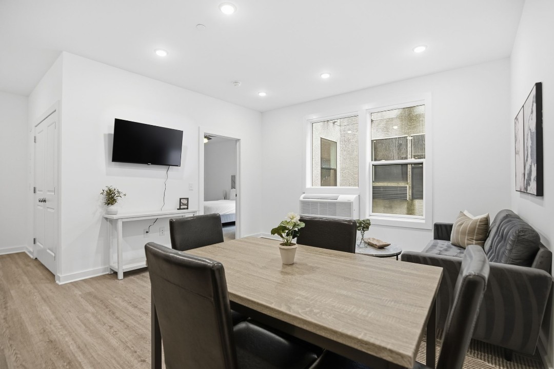 Fairmount Square 1528-3G · Unit 1/1