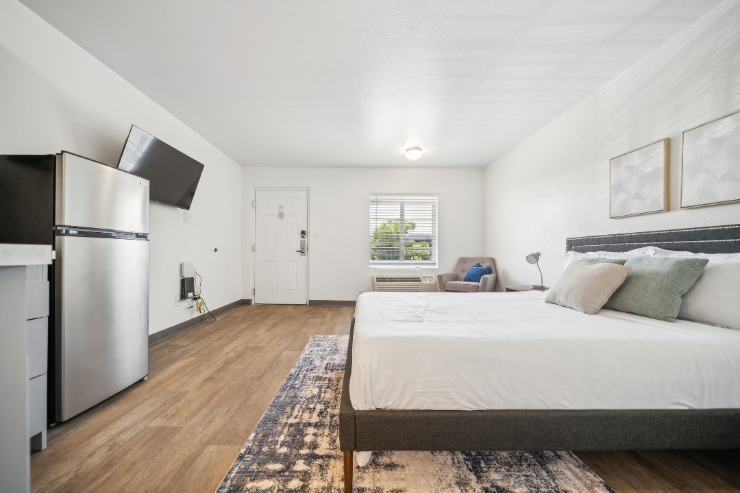 Spectra Paradise Studio · Unit 406