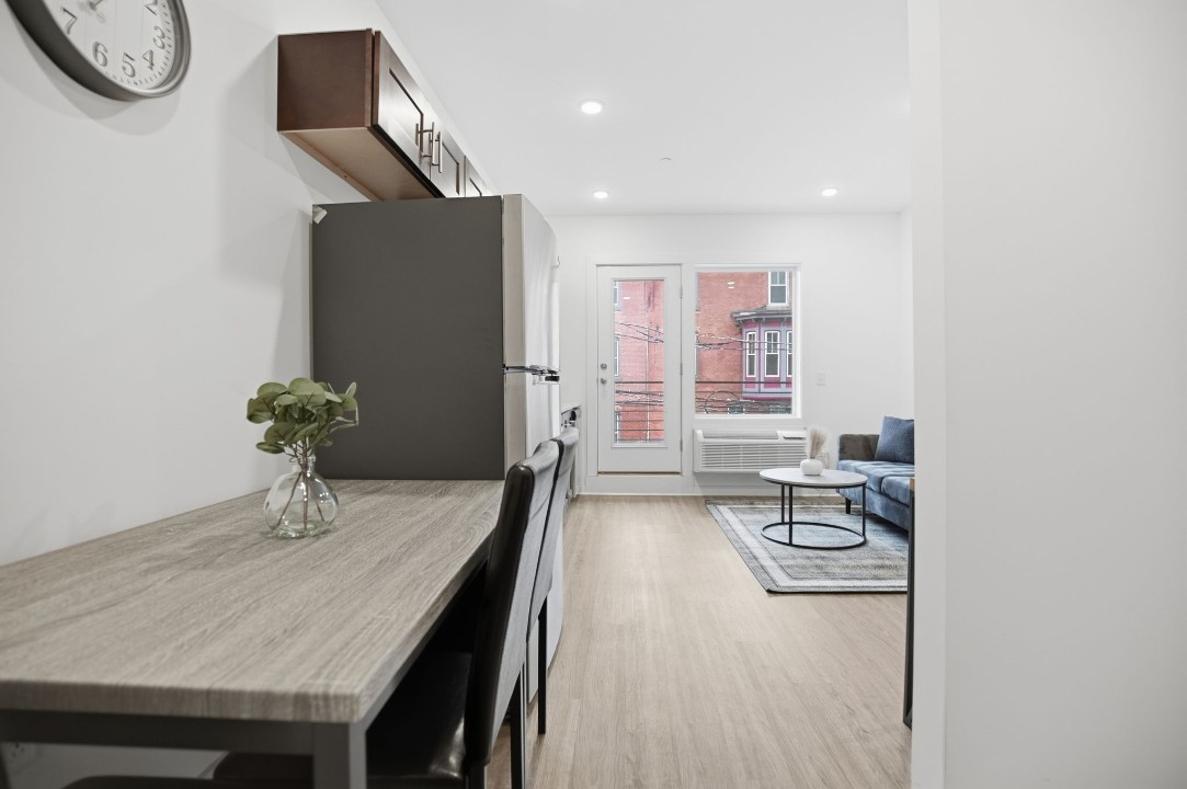 Fairmount Square 1528-2F · Unit 1/1