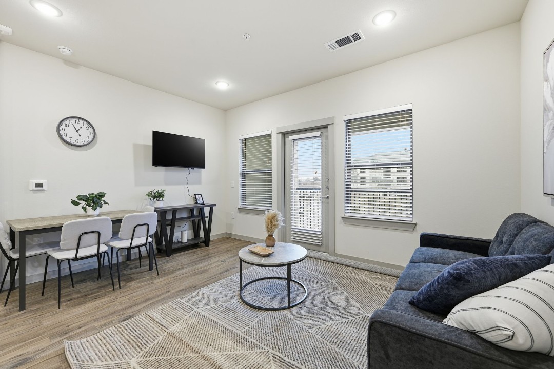 Chisholm Trace · Unit 1236 1/1