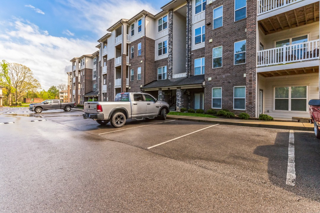 Overlook at Farragut 6301, · Unit 2/2